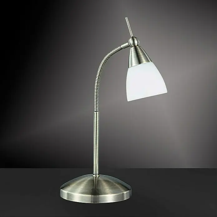 Paul Neuhaus Pino Tischleuchte - 28 W, L x B x H: 28 x 28 x 44,5 cm, Altmessing, Weiß, G9 - Stimmungsaufnahme