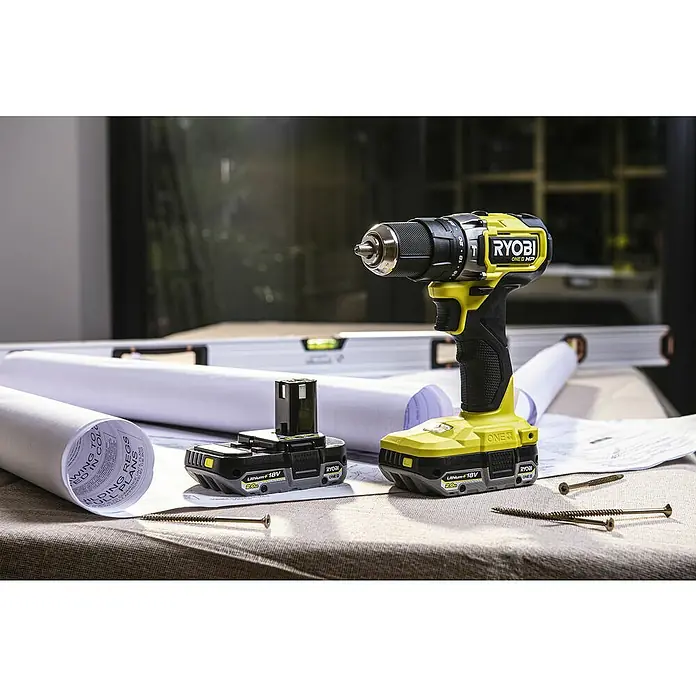 Ryobi ONE+HP Taladro atornillador percutor de batería RPD18C-220S - 18 V, 2 baterías, 2 Ah, Número de revoluciones de marcha en vacío: 450 r.p.m. - 1.700 r.p.m. - Foto ambiente