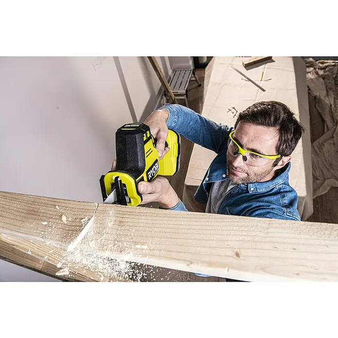 Ryobi ONE+HP Sierra de sable de batería RRS18C-0 - 18 V, Iones de litio, Sin batería, 3.300 r.p.m. - Producto en uso