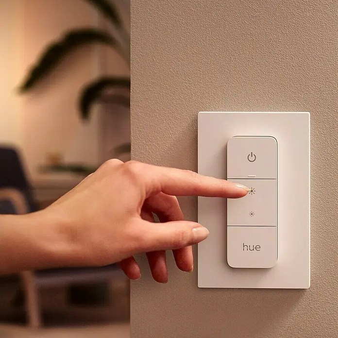 Philips Hue Dimmcontroller V2 - Weiß, Batterien: 1 Stk., L x B x H: 1,5 x 8 x 12,5 cm - Anwendungsbeispiel