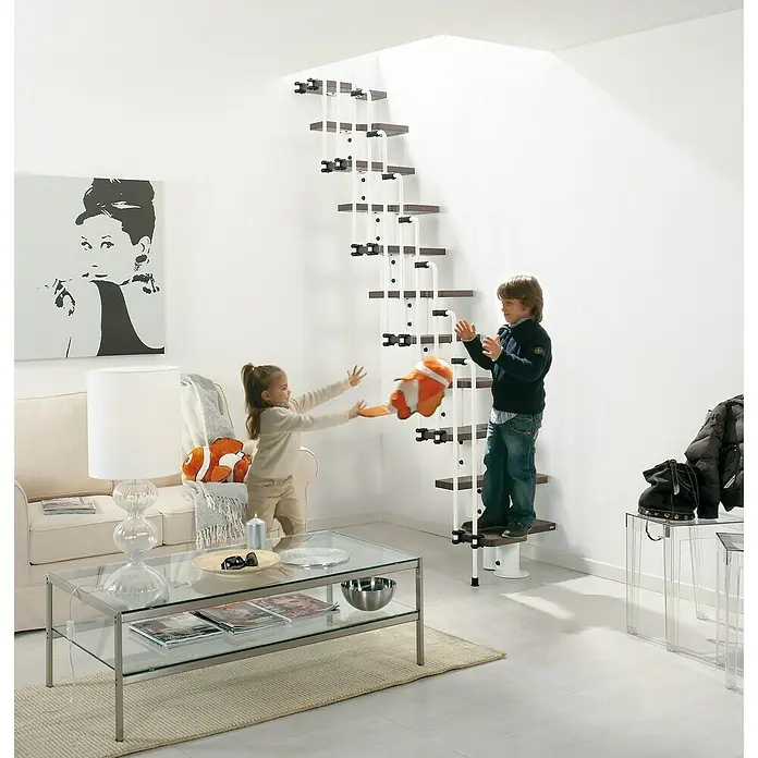 Fontanot Arké Escalera compacta Karina - Ancho: 57 cm, Blanco, Número de escalones: 12 uds., Color peldaños: Haya clara - Foto ambiente