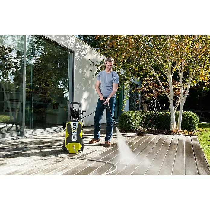 Ryobi Hochdruckreiniger RPW150XRB inkl. Zubehör - 2.200 W, Max. Druck: 150 bar, Fördermenge: 420 l/h - Anwendungsbeispiel