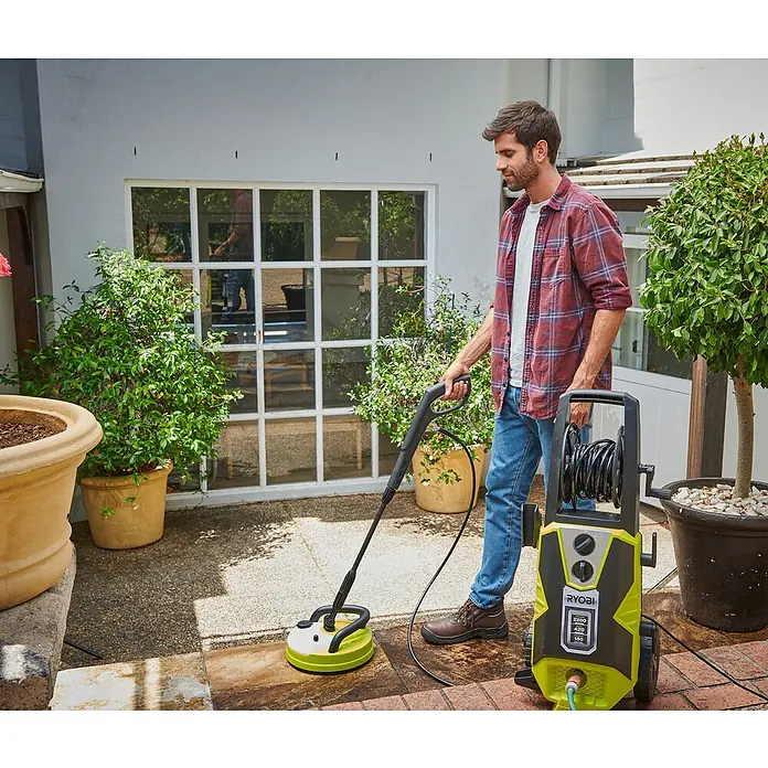 Ryobi Hochdruckreiniger RPW150XRB inkl. Zubehör - 2.200 W, Max. Druck: 150 bar, Fördermenge: 420 l/h - Anwendungsbeispiel