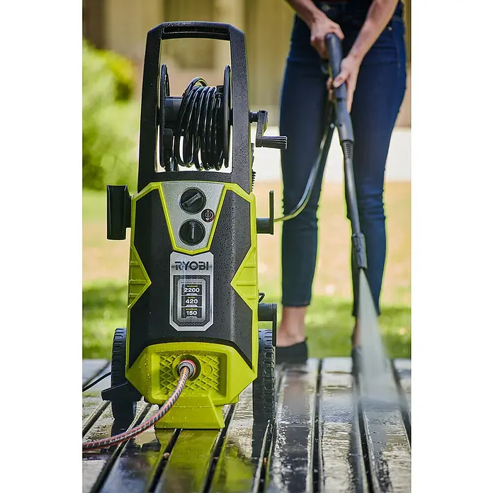 Ryobi Hochdruckreiniger RPW150XRB inkl. Zubehör - 2.200 W, Max. Druck: 150 bar, Fördermenge: 420 l/h - Anwendungsbeispiel