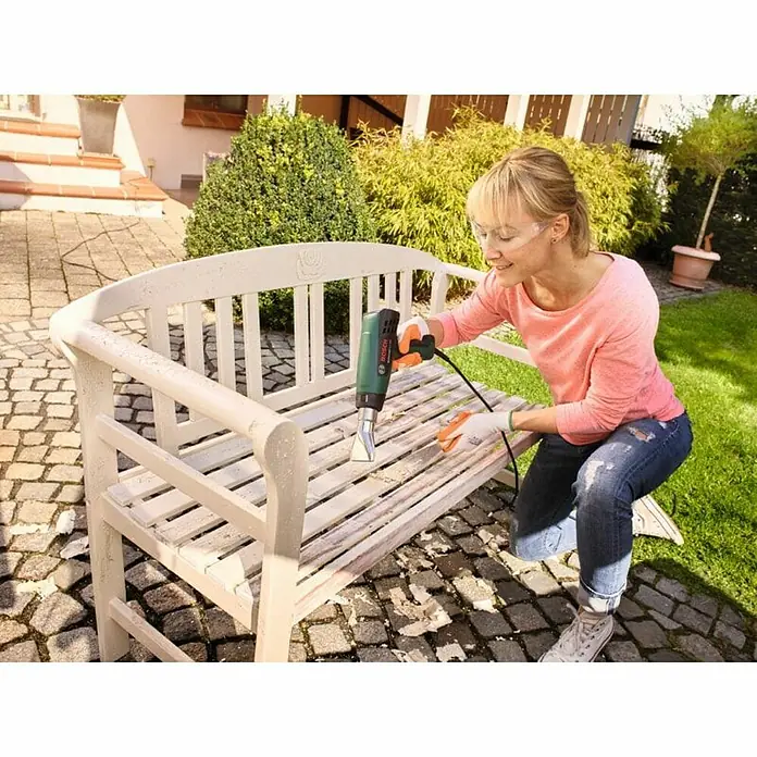 Bosch Puhalo vrućeg zraka UniversalHeat 600 - Temperaturni raspon: 50 °C - 600 °C - Proizvod u upotrebi