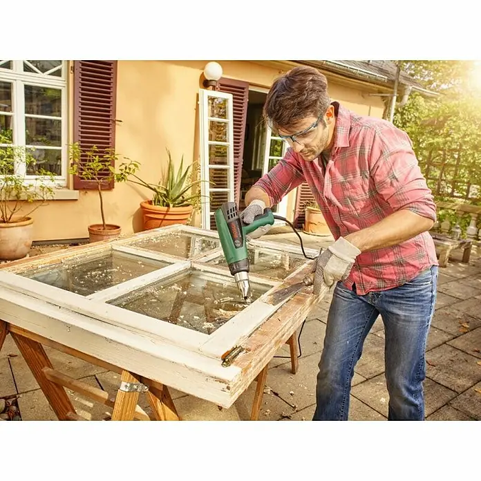 Bosch Puhalo vrućeg zraka UniversalHeat 600 - Temperaturni raspon: 50 °C - 600 °C - Proizvod u upotrebi