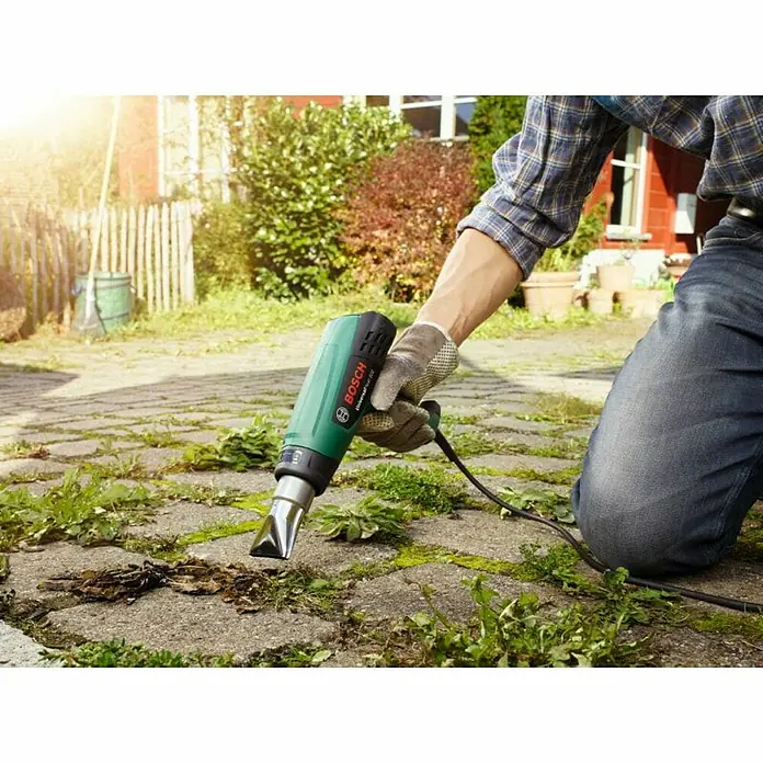 Bosch Puhalo vrućeg zraka UniversalHeat 600 - Temperaturni raspon: 50 °C - 600 °C - Proizvod u upotrebi