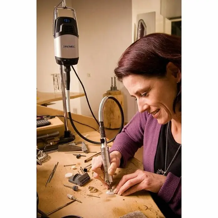 Dremel Set višenamjenskog alata - 300 W, Broj okretaja pri praznom hodu: 20.000 okr/min - Proizvod u upotrebi