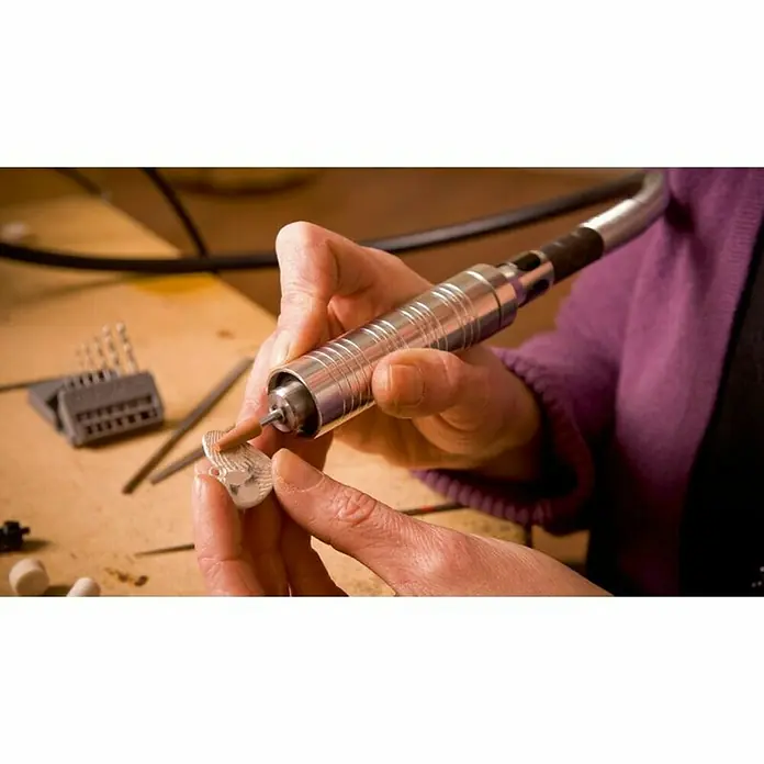 Dremel Set višenamjenskog alata - 300 W, Broj okretaja pri praznom hodu: 20.000 okr/min - Proizvod u upotrebi