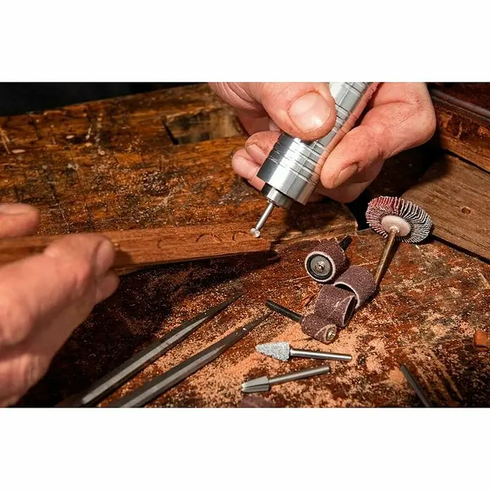 Dremel Set višenamjenskog alata - 300 W, Broj okretaja pri praznom hodu: 20.000 okr/min - Proizvod u upotrebi