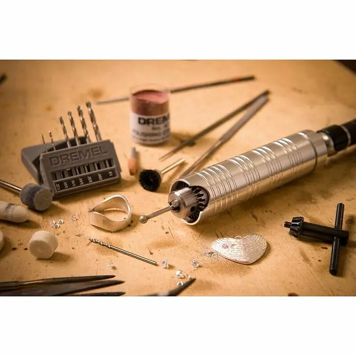 Dremel Set višenamjenskog alata - 300 W, Broj okretaja pri praznom hodu: 20.000 okr/min - Proizvod u upotrebi