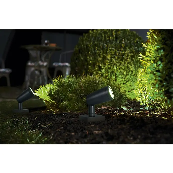 Ledvance Smart+ LED-Gartenspot Garten Spottwallspike 7W RGBW - 29,5 x 9 x 25 cm - Stimmungsaufnahme