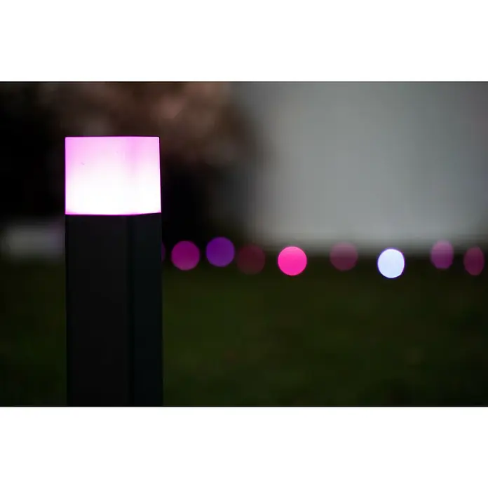 Ledvance Smart+ LED-Gartenspot Cube RGBW - L x B x H: 120 x 120 x 800 mm - Stimmungsaufnahme