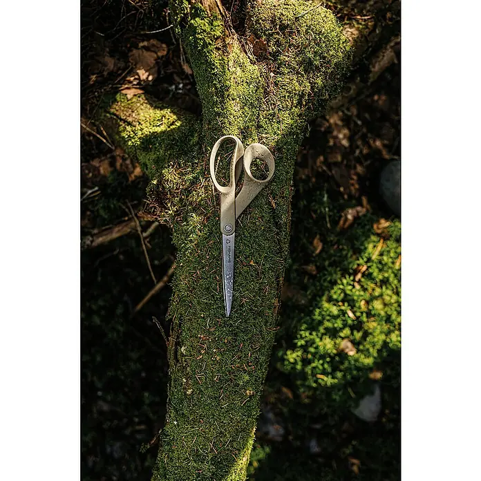 Fiskars Mehrzweck-Schere Recycled - Länge: 21 cm - Stimmungsaufnahme