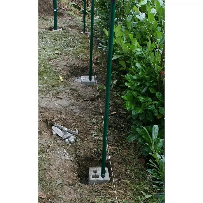 Zaun-Fundamentstein 4in1 - Grau, 19 x 19 x 25 cm, Beton - Stimmungsaufnahme