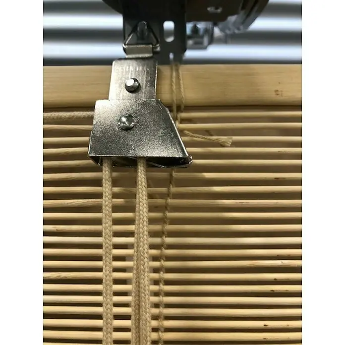 Estor enrollable Kata - An x Al: 90 x 175 cm, Pino - Primer plano