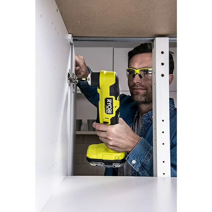 Ryobi ONE+HP Taladro atornillador angular de batería RAD18C-0 - 18 V, Sin batería, Número de revoluciones de marcha en vacío: 450 r.p.m. - 1.700 r.p.m. - Producto en uso