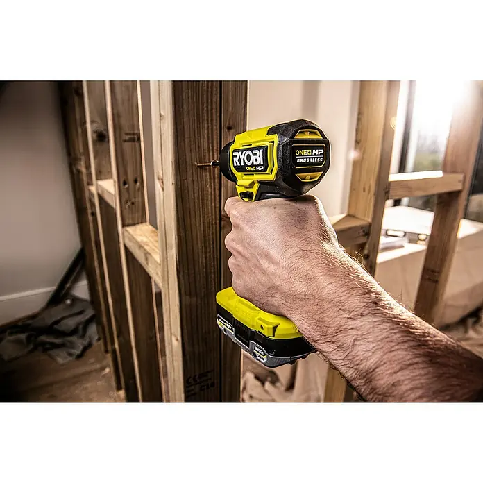 Ryobi ONE+HP Taladro atornillador percutor de batería RID18C-0 - 18 V, Sin batería, Número de revoluciones de marcha en vacío: 2.900 r.p.m. - Producto en uso