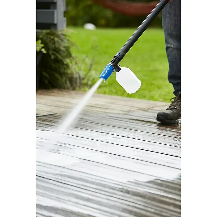 Nilfisk Detergente para madera Stone & Wood Cleaner - 2,5 l - Producto en uso