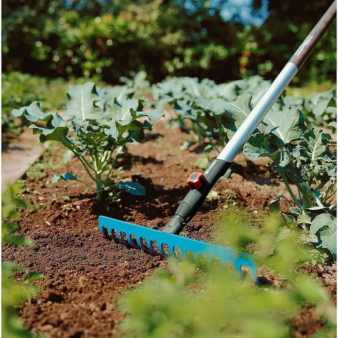 Gardena Combisystem Rake - Munkaszélesség: 36 cm, Acél, 14 - Használati példa