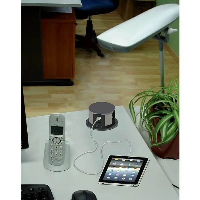 Steckdosensäule - Versenkbar, 2 USB-Anschlüsse, Kunststoff - Stimmungsaufnahme