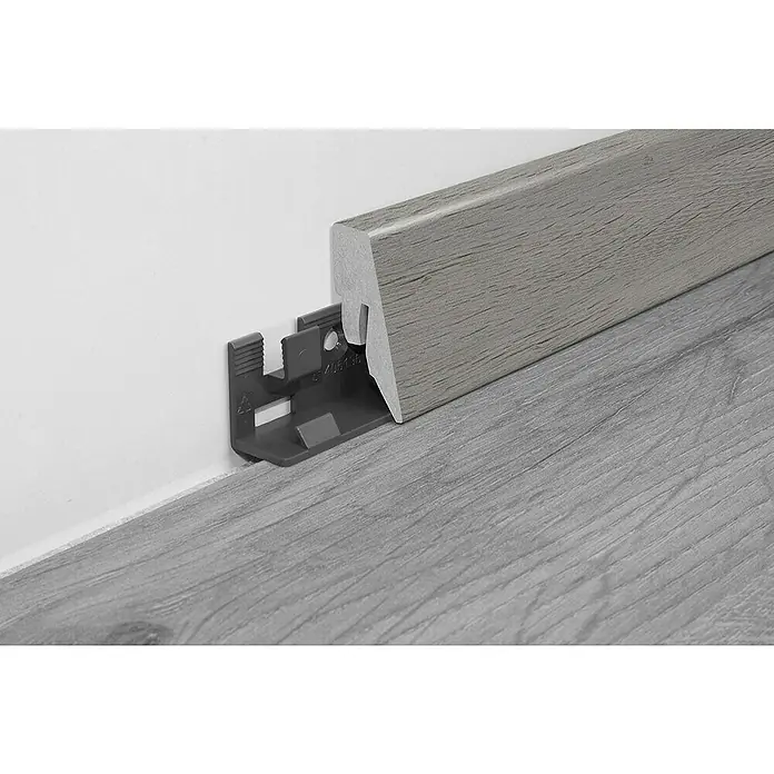 LOGOCLIC Sockelleiste K40 C Eiche Colmar - 2,6 m x 19 mm x 40 mm, Gerade - Detailaufnahme