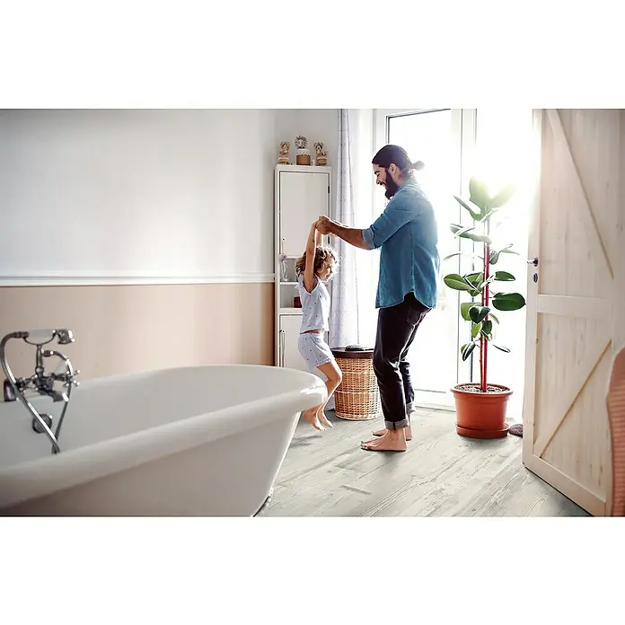 Egger Home Aqua+ Laminat Kent Pinie vintage - 1.292 x 193 x 8 mm, Landhausdiele - Stimmungsaufnahme