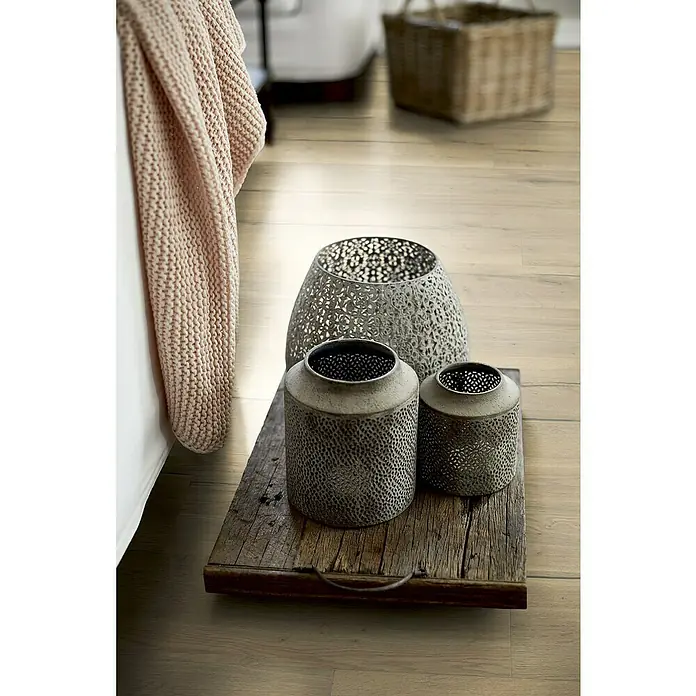 Egger Home Aqua+ Laminat Creston Eiche natur - 1.292 x 193 x 8 mm, Landhausdiele - Stimmungsaufnahme