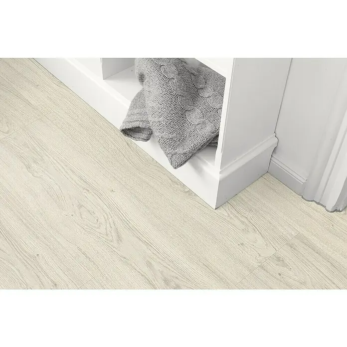 Egger Home Laminat Matera Eiche weiß - 1.292 x 246 x 8 mm, Landhausdiele - Stimmungsaufnahme