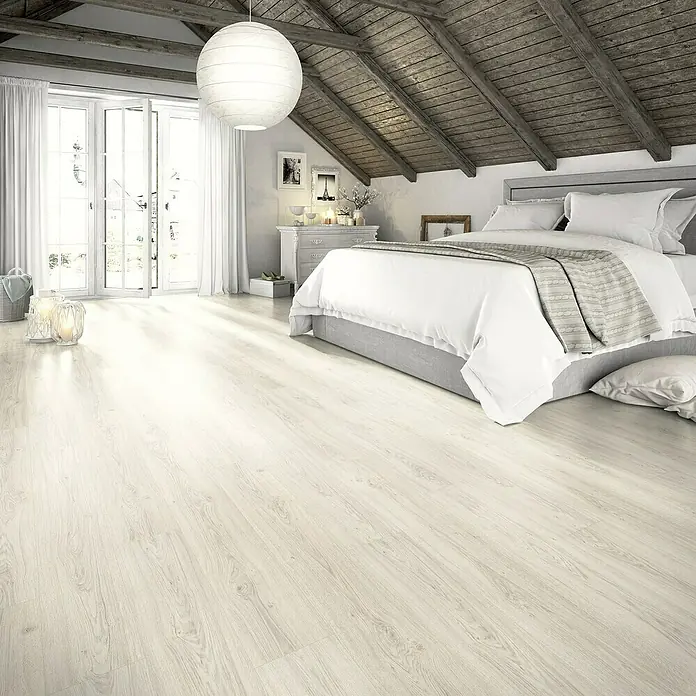 Egger Home Laminat Matera Eiche weiß - 1.292 x 246 x 8 mm, Landhausdiele - Stimmungsaufnahme