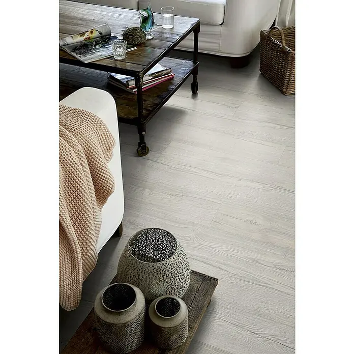 Egger Home Laminat Elva Eiche grau - 1.292 x 193 x 10 mm, Landhausdiele - Stimmungsaufnahme