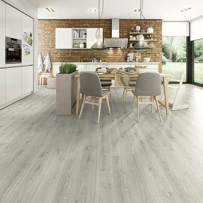 Egger Home Laminat Zermatt Eiche hell - 1.292 x 193 x 7 mm, Landhausdiele - Stimmungsaufnahme