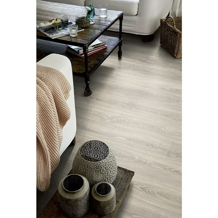 Egger Home Laminat Toscolano Eiche hell - 1.292 x 193 x 8 mm, Landhausdiele - Stimmungsaufnahme