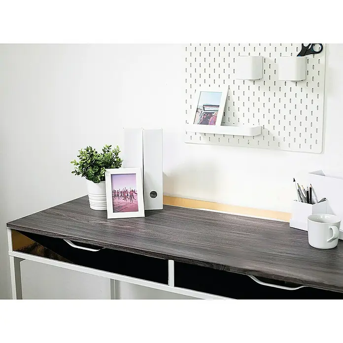 D-c-fix Holzoptikfolie - L x B: 200 x 67,5 cm, Holz, Dunkelgrau, Selbstklebend - Stimmungsaufnahme