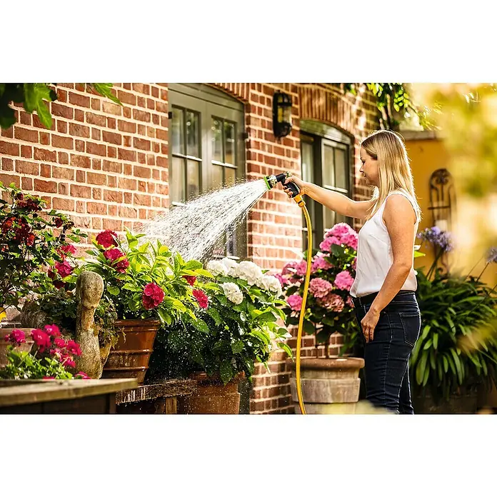 Bosch 18 V Power for All Akumulatorska pumpa za kišnicu - 18 V, 1 baterija, Maksimalni protok: 2.000 l/h - Proizvod u upotrebi