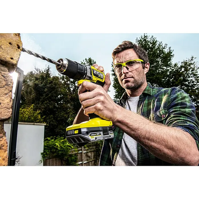 Ryobi ONE+HP Taladro atornillador percutor de batería RPD18C - 18 V, Sin batería, Número de revoluciones de marcha en vacío: 450 r.p.m. - 1.700 r.p.m. - Producto en uso
