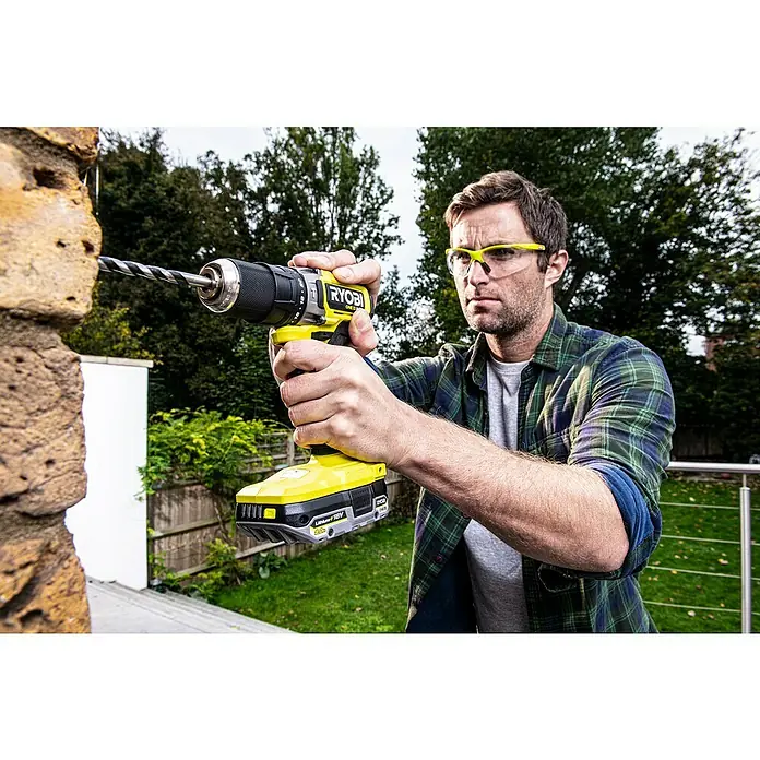 Ryobi ONE+HP Taladro atornillador percutor de batería RPD18C - 18 V, Sin batería, Número de revoluciones de marcha en vacío: 450 r.p.m. - 1.700 r.p.m. - Producto en uso