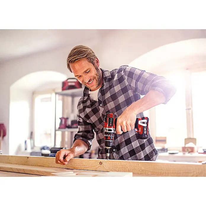 Einhell Power X-Change Akku-Schlagbohrschrauber TE-CD 18/50 Li-i BL - 18 V, 2 Akkus, 2 Ah - 4 Ah, Leerlaufdrehzahl: 0 U/min - 1.800 U/min - Stimmungsaufnahme