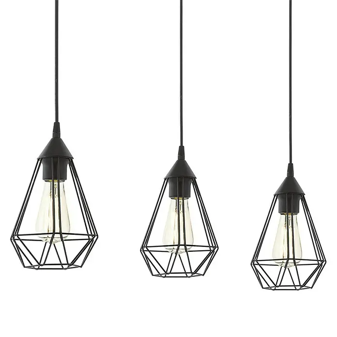 Eglo Tarbes Pendelleuchte - L x B x H: 79 x 17,5 x 110 cm - Drei moderne Pendelleuchten mit schwarzem Drahtgestell und Edison-Glühbirnen. Die Lampen hängen an schwarzen Kabeln von der Decke.