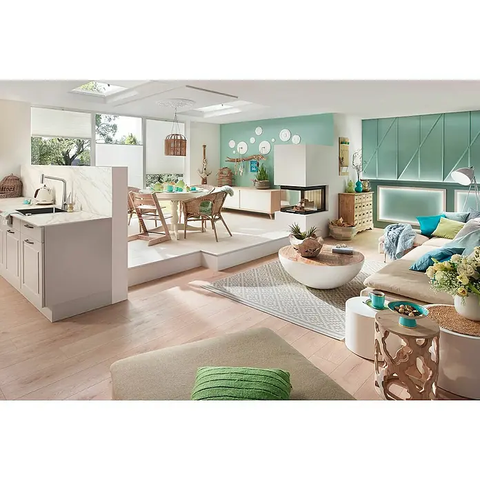 Paulmann LED-Band YourLED Eco - 1 m, Warmweiß, 2,4 W - Helle und moderne Wohnungseinrichtung mit beigen Sofa, Esstisch und Küche, die ein gemütliches und stilvolles Ambiente schaffen.