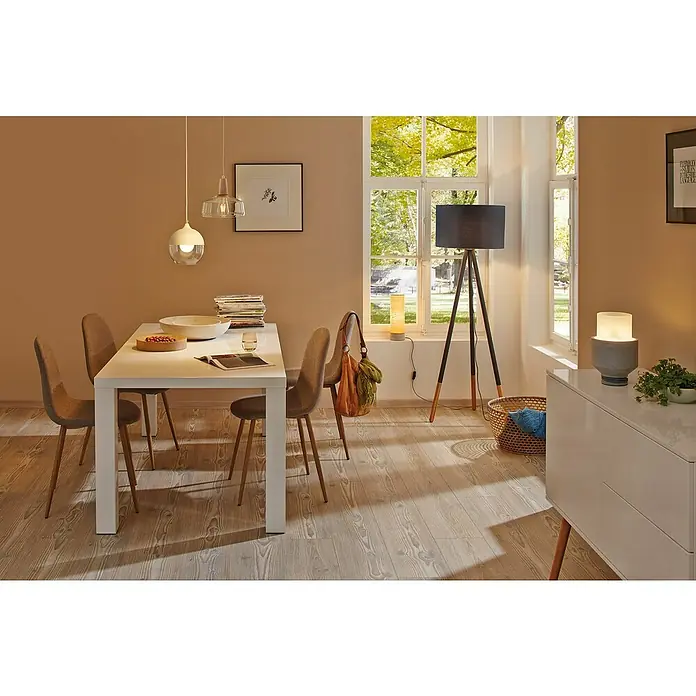 Paulmann Pendelleuchte Yva - Höhe: 110 cm - Das helle Esszimmer mit weißen Möbeln, grauem Boden und Lampen sorgt für eine angenehme Atmosphäre.