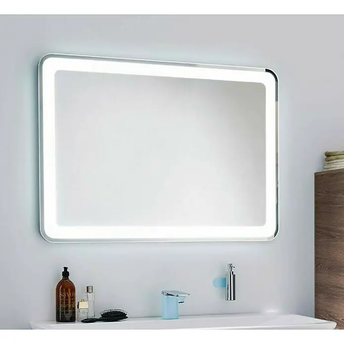 Camargue Wave LED fénytükör - Lekerekített élekkel - Modern, téglalap alakú LED-es fürdőszobai tükör. A tükör lekerekített sarkokkal és letisztult, minimalista dizájnnal rendelkezik, amely ideális bármilyen fürdőszobai dekorációhoz.