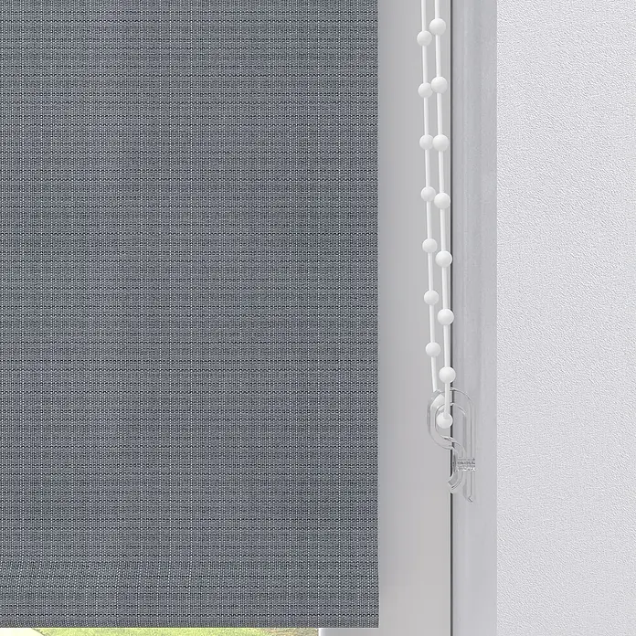 Expo Ambiente Rollo - B x H: 100 x 190 cm, Stahlgrau - Nahaufnahme einer grauen Rollo mit einer weißen Kugelkette an einem Fenster.