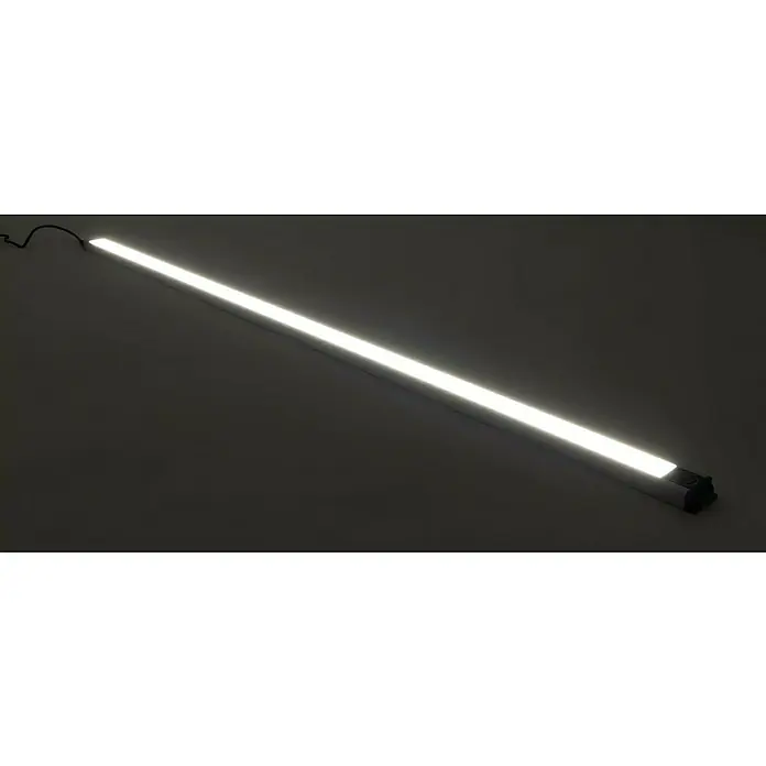 Ritter Leuchten LED-Unterbauleuchte Slim - 15 W, Länge: 92 cm, Aluminium - Helles LED-Leuchtmittel auf einem grauen Untergrund. Das Licht ist gleichmäßig und strahlend.