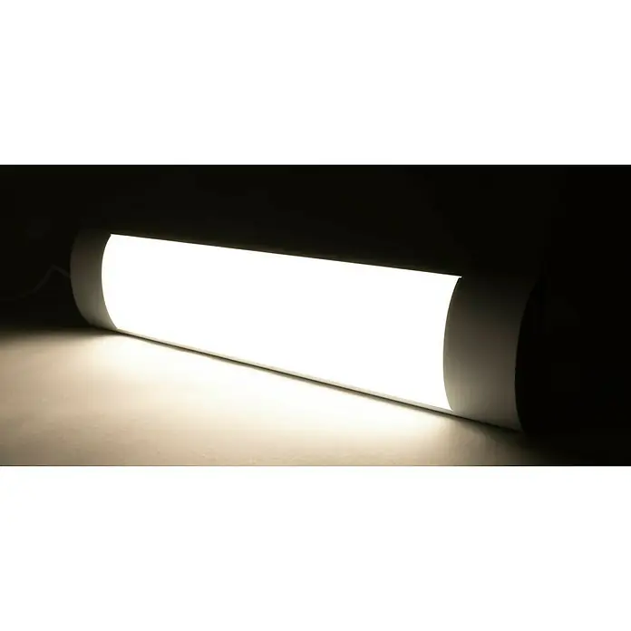 Ritter Leuchten LED-Deckenleuchte Flaxx - 32 W, Weiß, L x B x H: 1,2 m x 135 mm x 46 mm - Helle, längliche LED-Leuchte, die auf einer Oberfläche liegt und ein warmes, einladendes Licht spendet, ideal für moderne Innenräume.