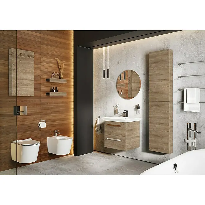 Riva Vulcano Waschtischunterschrank - 51,6 x 46 x 52 cm, Canela Eiche, Matt - Modernes Badezimmer mit Holzdetails, hängendem Waschtisch und passendem Spiegel. Handtuchwärmer und eine moderne Toilette ergänzen das Design.