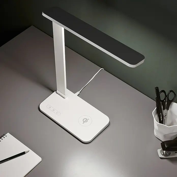 LED-Tischleuchte Seamont - 9 W, L x B x H: 31 x 12 x 37,4 cm, Weiß - Schreibtischlampe mit kabelloser Ladefunktion und Stifthalter. Die ideale Beleuchtung für Ihren Arbeitsplatz.