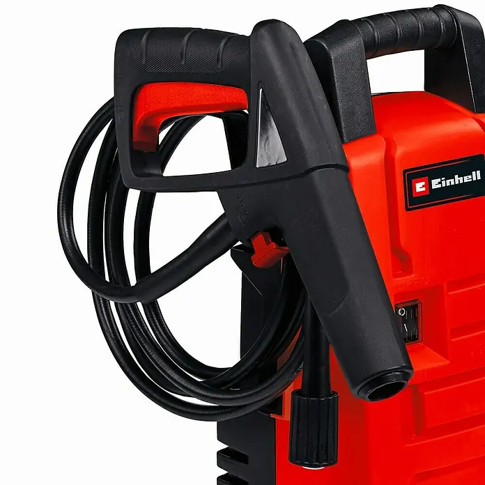 Einhell Classic Hidrolimpiadora de alta presión TC-HP90 - 1.200 W, Presión máx.: 90 bar, Capacidad de bombeo: 372 l/h - Primer plano de una hidrolimpiadora Einhell con cuerpo rojo, mango negro y diseño de almacenamiento de manguera.