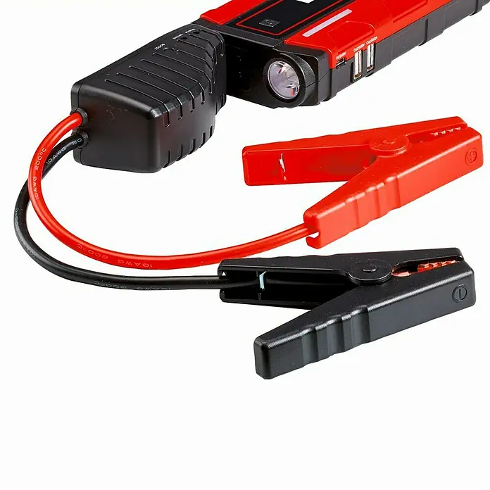 Einhell Kit de arranque CE-JS 8 - 12 V, Corriente máx. de carga: 400 A - Un cable de puente rojo y negro con pinzas conectadas a un arrancador de coche rojo.