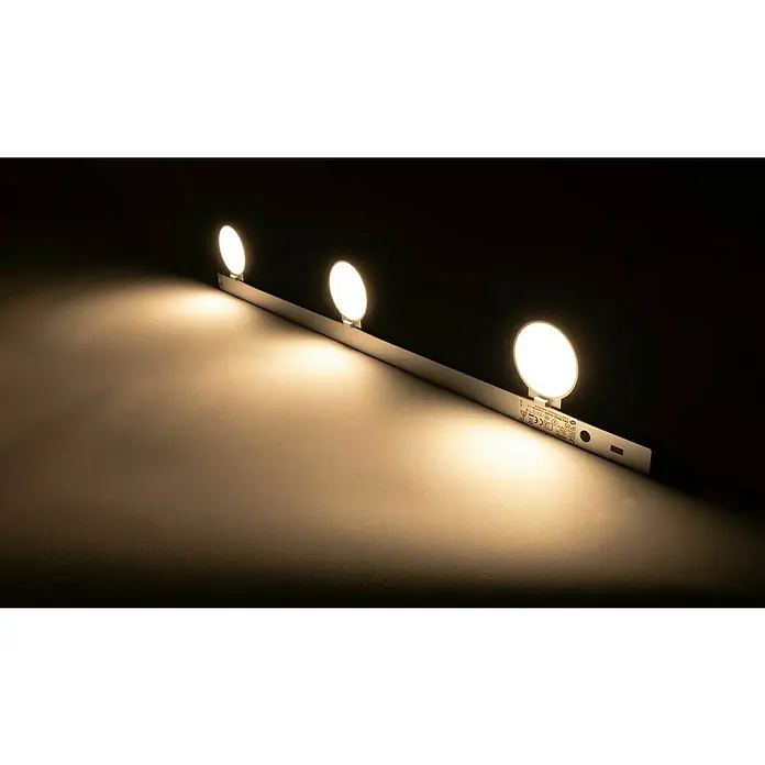 Ritter Leuchten Podelementna LED svjetiljka - 9 W, Srebrne boje, D x Š: 60 x 8,7 cm - Tri okrugla LED svjetla montirana su na srebrnu šipku, bacajući toplo bijelo svjetlo na površinu.